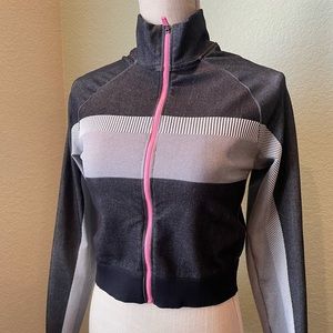 Cropped long sleeve zip-up jacket